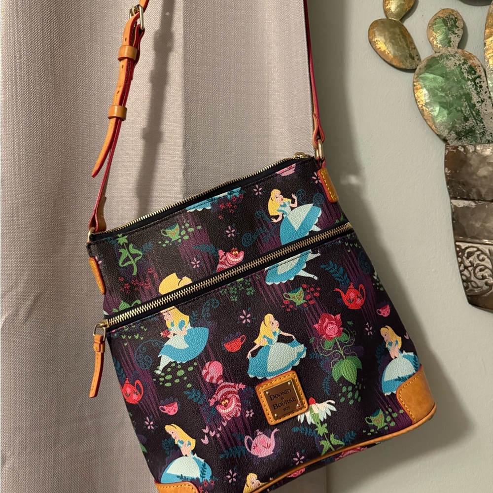 ✨RARE✨ Dooney & Bourke Black Alice Print Crossbody with Tan Trim